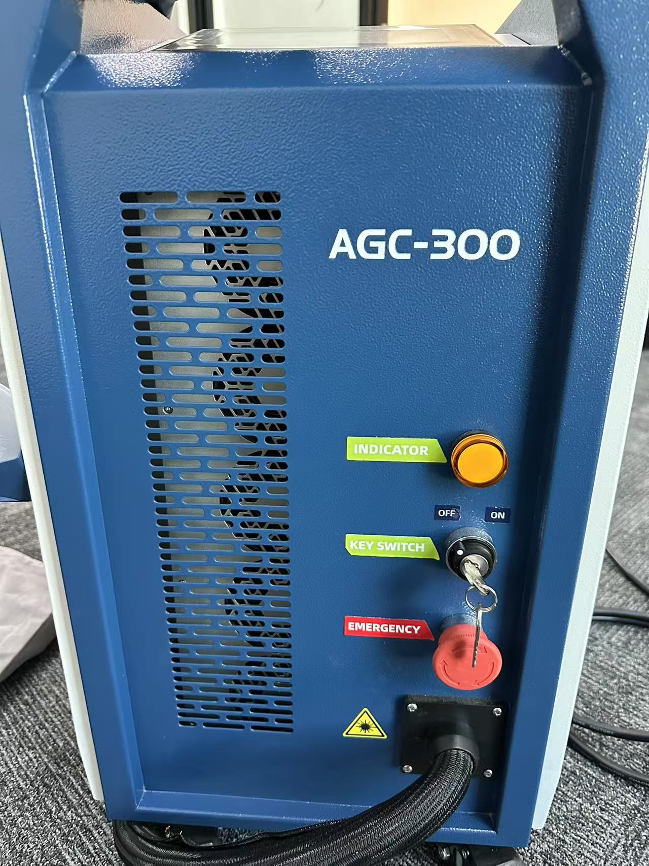 Used 300W Air-Cooled Laser Cleaner Portable Pulse Laser Cleaner For Wood Laser Rust And Paint Cleaner Laser Cleaner for Wood Metal Rust