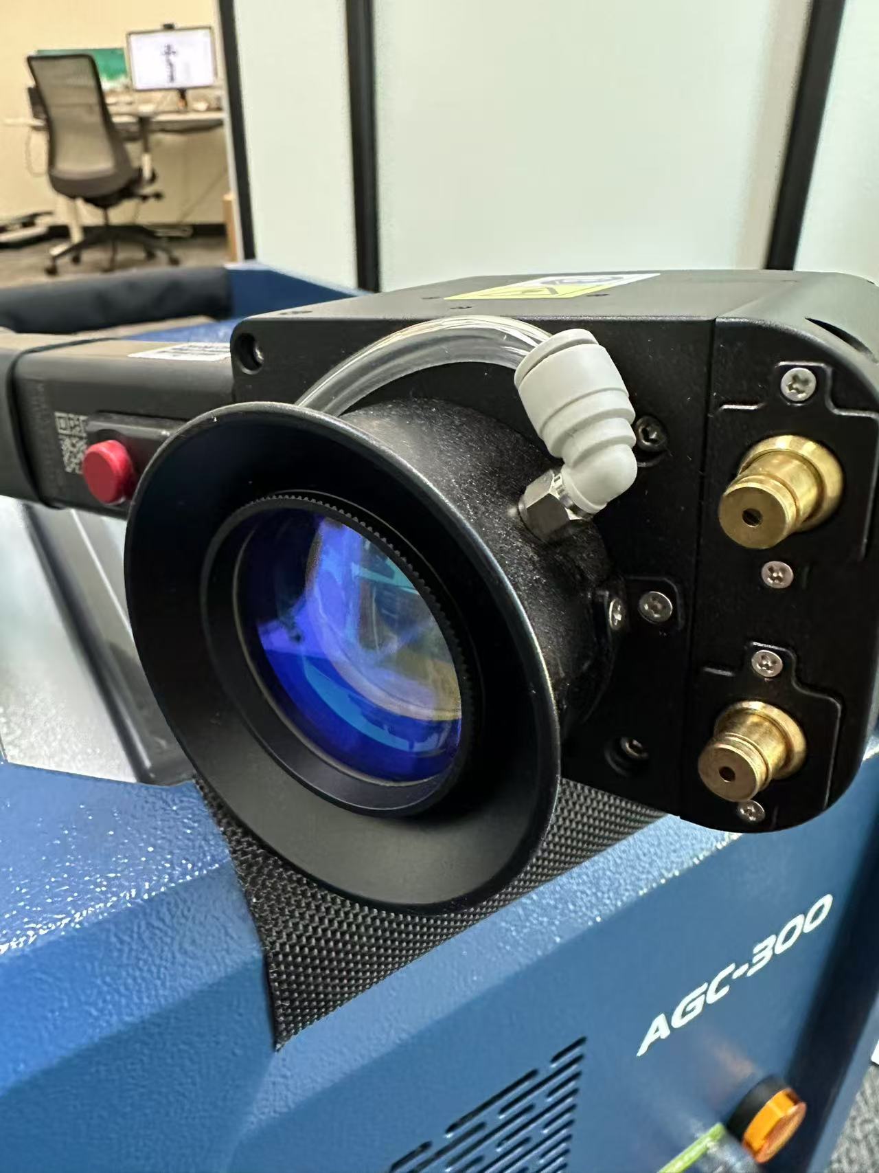 Used 300W Air-Cooled Laser Cleaner Portable Pulse Laser Cleaner For Wood Laser Rust And Paint Cleaner Laser Cleaner for Wood Metal Rust