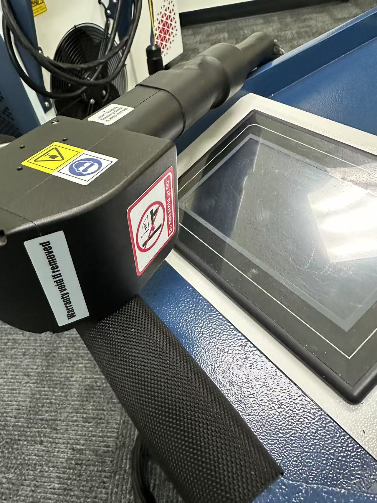 Used 300W Air-Cooled Laser Cleaner Portable Pulse Laser Cleaner For Wood Laser Rust And Paint Cleaner Laser Cleaner for Wood Metal Rust